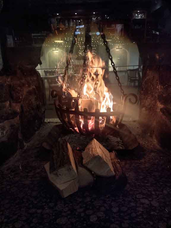 Roaring-log-fire-welcomesyou-to-dartmoor-lodge-hotel